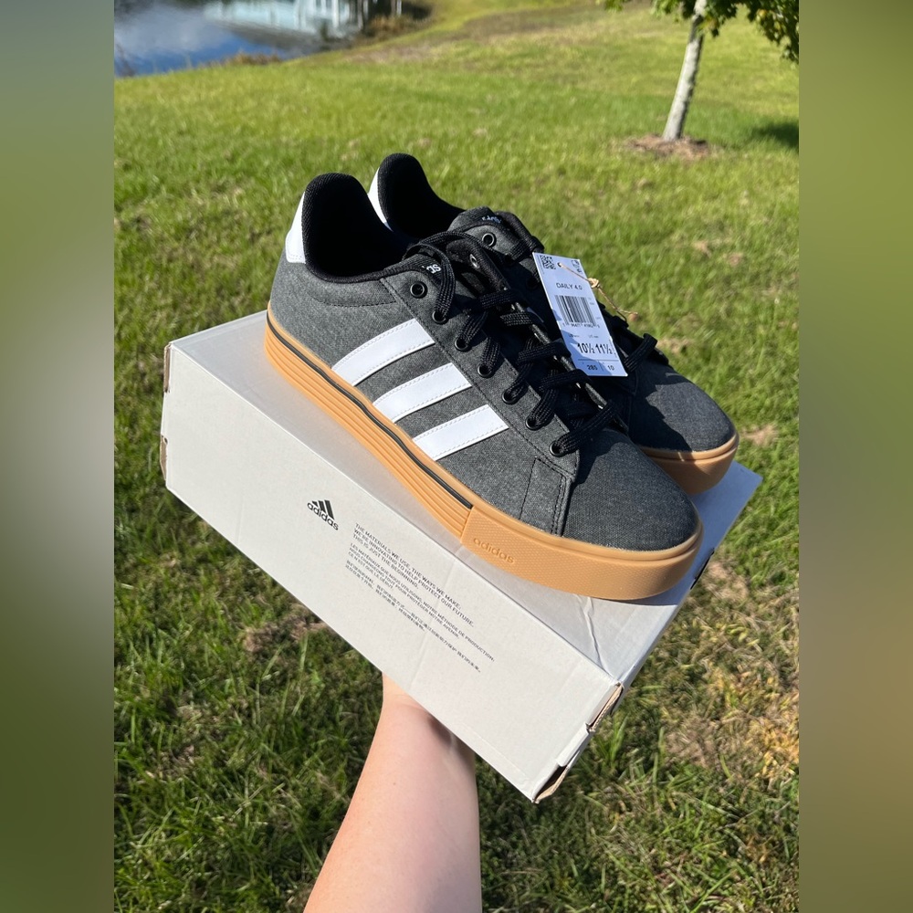 NWT Adidas Daily 4.0 Sneakers Mens Size 10.5/Womans Size 11.5 in Charcoal Black